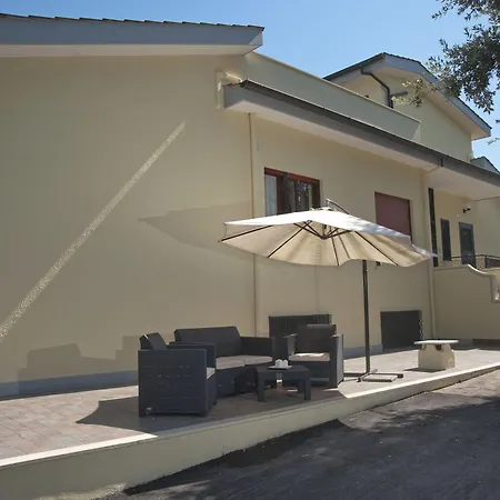 Oda ve Kahvaltı Domus In Viridi 2*